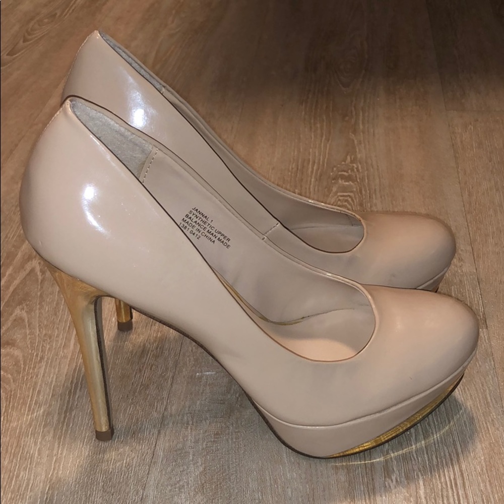 Nine West Jannal Nude + Gold Platform Heels